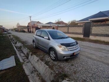 Toyota: Toyota ist: 2003 г., 1.3 л, Автомат, Бензин, Седан