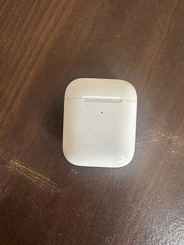 iphone qulaqliq: Apple AirPods (1-ci nəsil) simsiz qulaqlıq Xüsusiyyətlər: - Şarj — 2