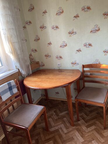 столы стулья из натурального дерева: Кухонный стол и стул, Б/у, Самовывоз, цвет - Коричневый