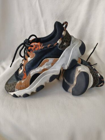 Women's Sneakers and athletic shoes: 38 — 16