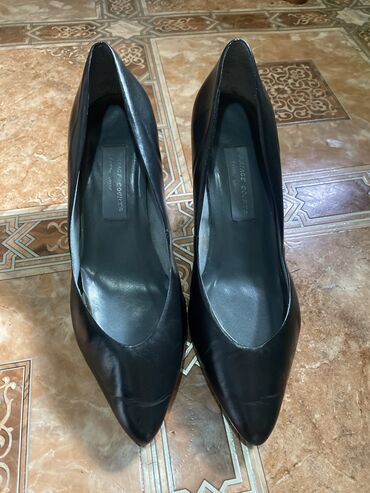 женская обувь 40 размер: Туфли 40, цвет - Черный