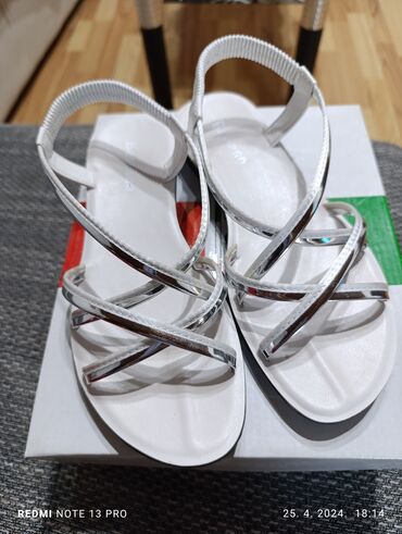 ženske sandale na petu: Sandals, Bassano, 37