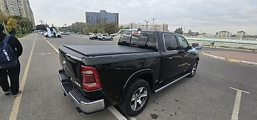 ли машина: Dodge Ram 1500: 2021 г., 5.7 л, Автомат, Гибрид, Пикап — 10