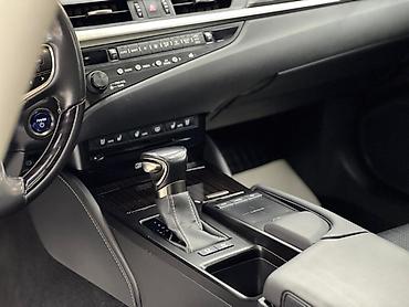 Lexus: Lexus ES: 2018 г., 2.5 л, Вариатор, Гибрид, Седан — 17