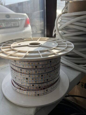 свечу: Светодиодная лента на катушке - Тип: SMD LED‑лента на гибкой печатной