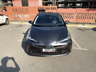 скутер с крышей: Toyota Prius: 2019 г., 1.8 л, Вариатор, Гибрид, Седан