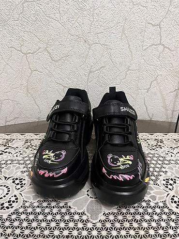 nike react: Детские кроссовки SHUZZI, черные, с ярким принтом - Дизайн: черная — 4