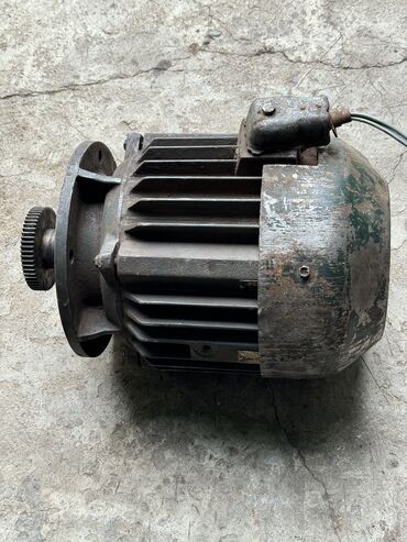 Запчасти и аксессуары для бытовой техники: Продаю Двигателя 3 фазный Асенхроный 4. КВ 1500 оборотов 5 кВ 1500 — 4