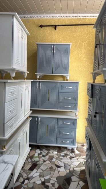 стеклянные кухонные столы: Сандык аркандай турлору бар 16000сом комплект. Беловодск ичинде
