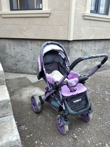 детская коляска с дождевиком: Коляска, цвет - Фиолетовый, Б/у