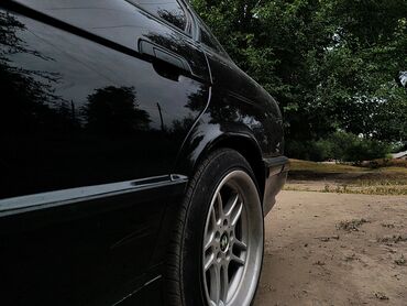 машина 50: BMW 5 series: 1993 г., 2.5 л, Механика, Бензин, Седан