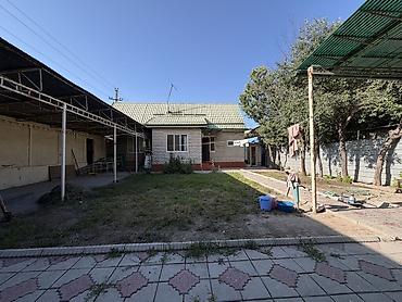 без риелторов: Продаётся частный дом с просторным двором и хозяйственными — 3