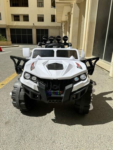 elektrik usaq masinlari: Uşaq ücün maşin. Yenidi hediyye olunmuşdu qoymağa yer olmadığı üçün