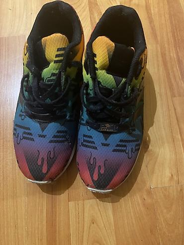 miki dinara: Adidas ZX Flux Torsion patike – višebojni „gradient“ dizajn - Model — 2