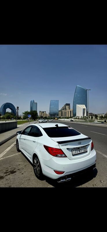 Hyundai: Hyundai Accent: 1.4 l | 2015 il Sedan — 3