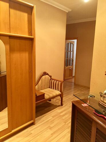 женский комбинезон с шортами in Азербайджан | ВЕРХНЯЯ ОДЕЖДА: 2 комнаты, 110 кв. м | С кухонной мебелью