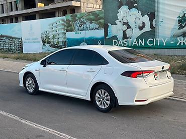 2022: Toyota Corolla: 2022 г., 1.8 л, Вариатор, Гибрид, Седан — 3