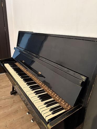 купить пианино бу: Upright pianino – klassik qara rəngli, parlaq lak örtüklü korpus. - — 3