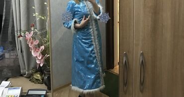 шапочки карнавальные цыплята in Кыргызстан | ПТИЦЫ: Продаётся костюм снегурочки с шапочкой одевала 2 раза по работе
