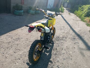 Мотоциклы: Питбайк/эндуро мотоцикл в ярком жёлто‑белом исполнении. Торг уместен — 8