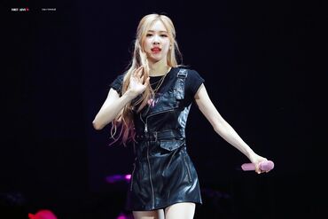 турецкие стильные платья: Кожаное платье как у участницы blackpink Rose В идеальном состоянии