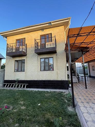 Продажа коттеджей и домов: Продаётся двухэтажный жилой дом с благоустроенным двором. Участок 5 — 1
