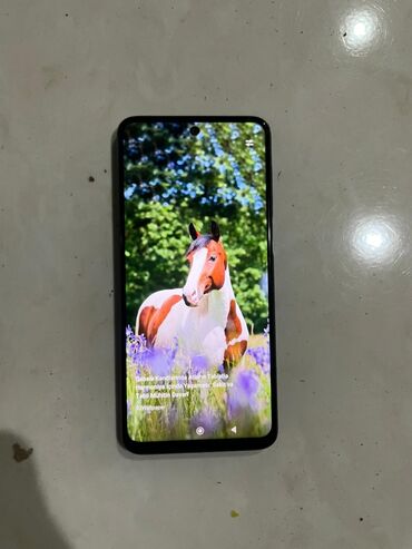duyu bişirən: Redmi markalı bu smartfon zərif qara rəngdədir və istifadəçi dostu