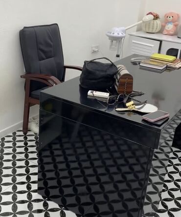 masa ofis: İşlənmiş, Müdir üçün, Dördbucaq masa