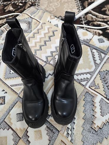 обувь zara: Сапоги, 36, Vitacci, Б/у, цвет - Черный — 1
