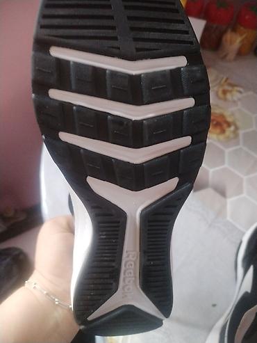 Кроссовки и спортивная обувь: Reebok idman ayaqqabısı Qara rəngli, ağ altlıqlı Reebok idman — 3