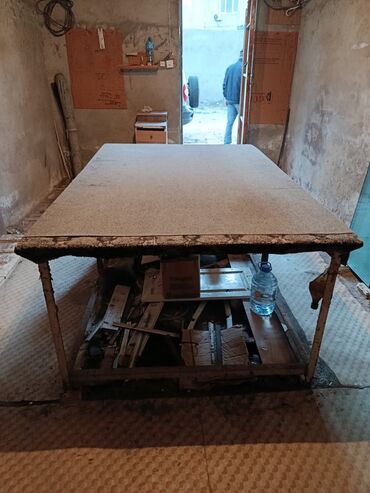 Tavan: Dülgər işi üçün böyük ölçülü iş masası Üst hissəsi dikt, dəmir