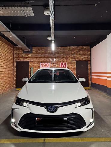 changan cs35 plus: Toyota Corolla: 2021 г., 1.8 л, Гибрид, Седан — 1