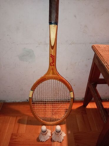 İnformatika: Sovetden qalma tenis raketkasi ve 2eded valan tecili olaraq ucuz