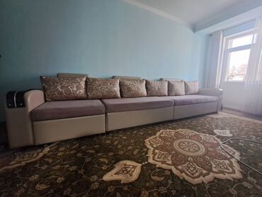 диван трехместный раскладной: Угловой диван, цвет - Бежевый, Б/у