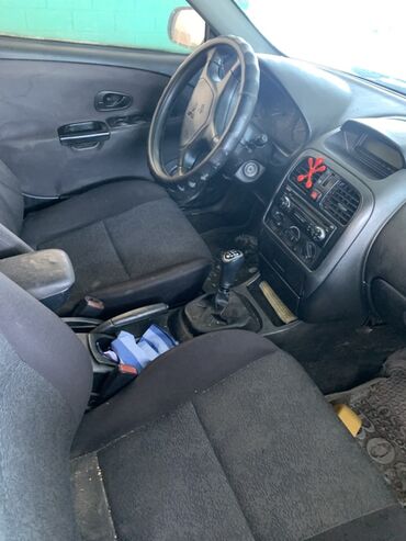 Mitsubishi: Mitsubishi Carisma: 2004 г., 1.8 л, Механика, Бензин, Седан — 12