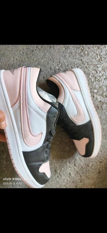 Women's Sneakers and athletic shoes: Patike na lalafo.rs — 1 Women's Sneakers and athletic shoes: Patike — 1