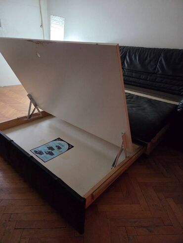 Sofe i kaučevi: Trosed prava koza na razvlacenjeocuvan.Ostecena tkanina na zadnjoj — 3