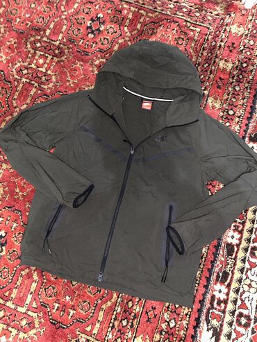 одежда для покрытых: Легкая куртка Nike tech fleece new season Размер: м (175 - 180)