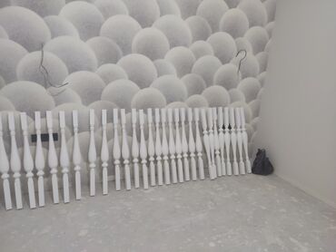 Деревянные лестницы: Прямая лестница из дерева с балясинами и поручнями, выполненная в — 6