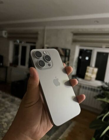 новые телефоны айфон: IPhone 15 Pro, Б/у, 256 ГБ, Natural Titanium, Зарядное устройство, Защитное стекло, Чехол, 88 %