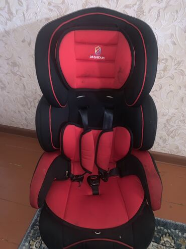 детское кресло: Автокресло, цвет - Красный, Б/у