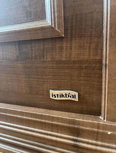 Спальные гарнитуры: Спальный гарнитур Istikbal, классический стиль, тёмное дерево. Вместе — 4