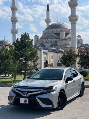 мини электромобиль: Toyota Camry: 2022 г., 2.5 л, Вариатор, Гибрид, Седан