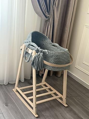 lay lay matras: Beşik tipli körpə səbəti və ağacdan dayaqlı yelləncək baza - — 1
