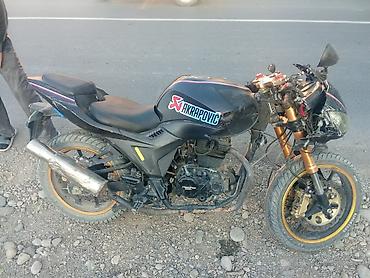 cb 400: Мотоцикл стрит/нейкед, черный, с золотистыми перьями передней вилки и — 2