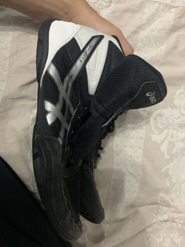 обувь оптом дордой: Эркектердин кроссовкасы, 44, Asics, Колдонулган, түсү - Кара
