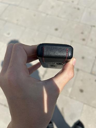 canon 5d mark 1: Ferrari temalı lüks düyməli telefon - Korpus: qara rəng, mat-metal və — 7