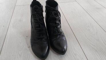 ботинки женские кожаные: Ботинки и ботильоны 37, цвет - Черный