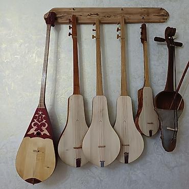 Комузы: Комузчу жана комуз устанын 54 жылдык тажрыйбасынан жаралган орук жана — 21