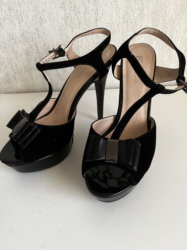 обувь спортивная: Туфли 38.5, цвет - Черный